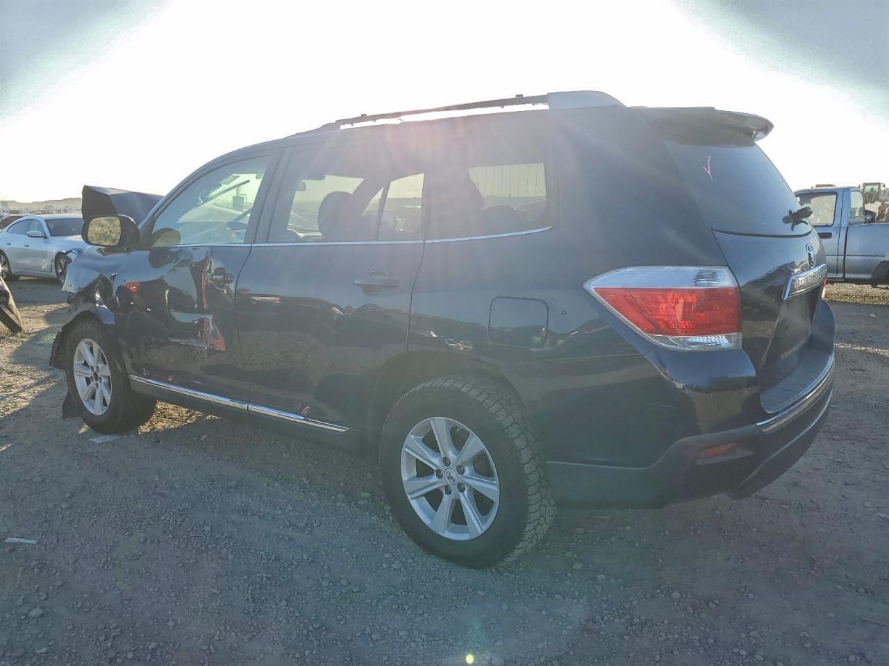 2013 TOYOTA HIGHLANDER BASE photo 3
