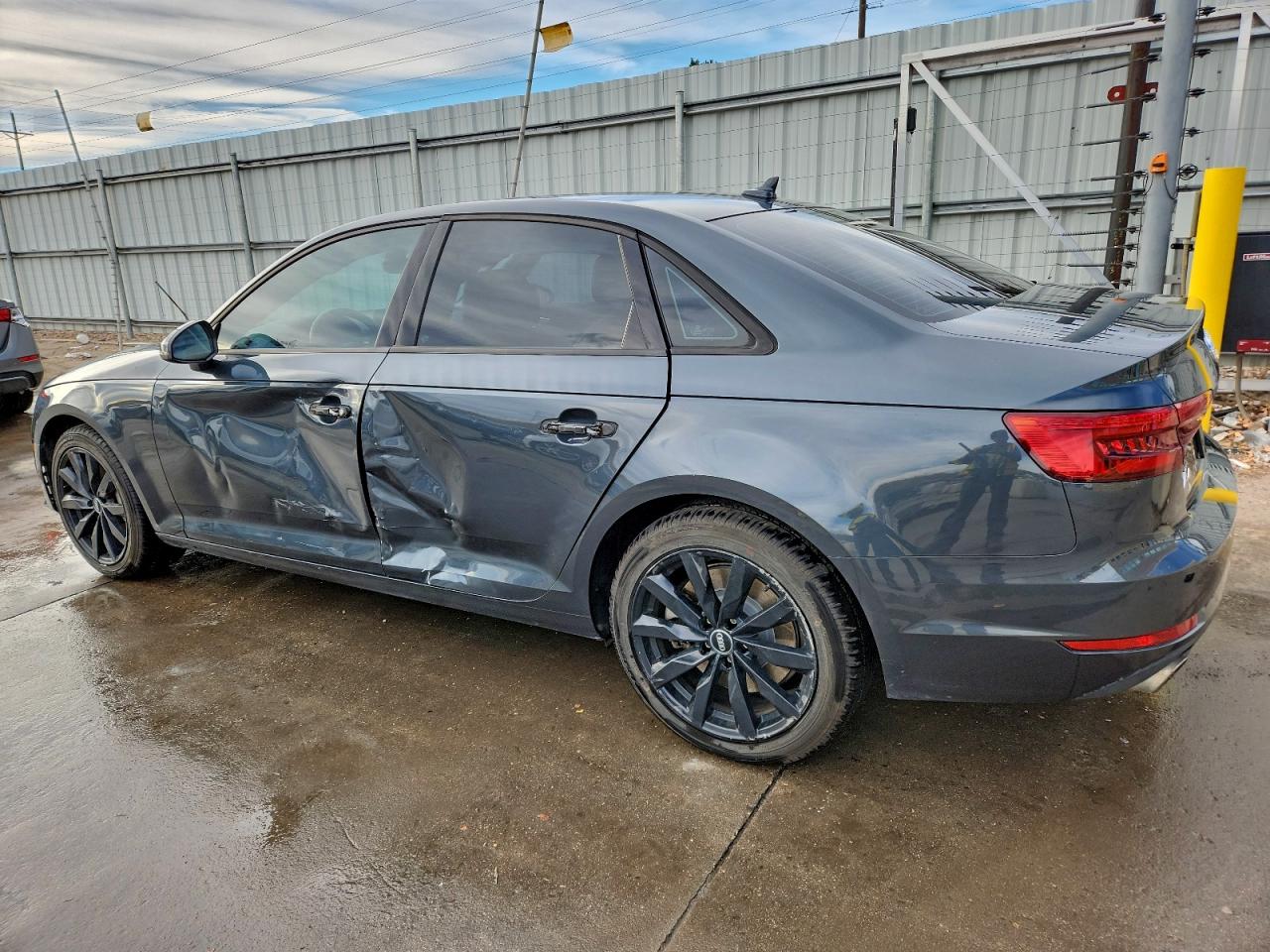 2017 AUDI A4 PREMIUM photo 2