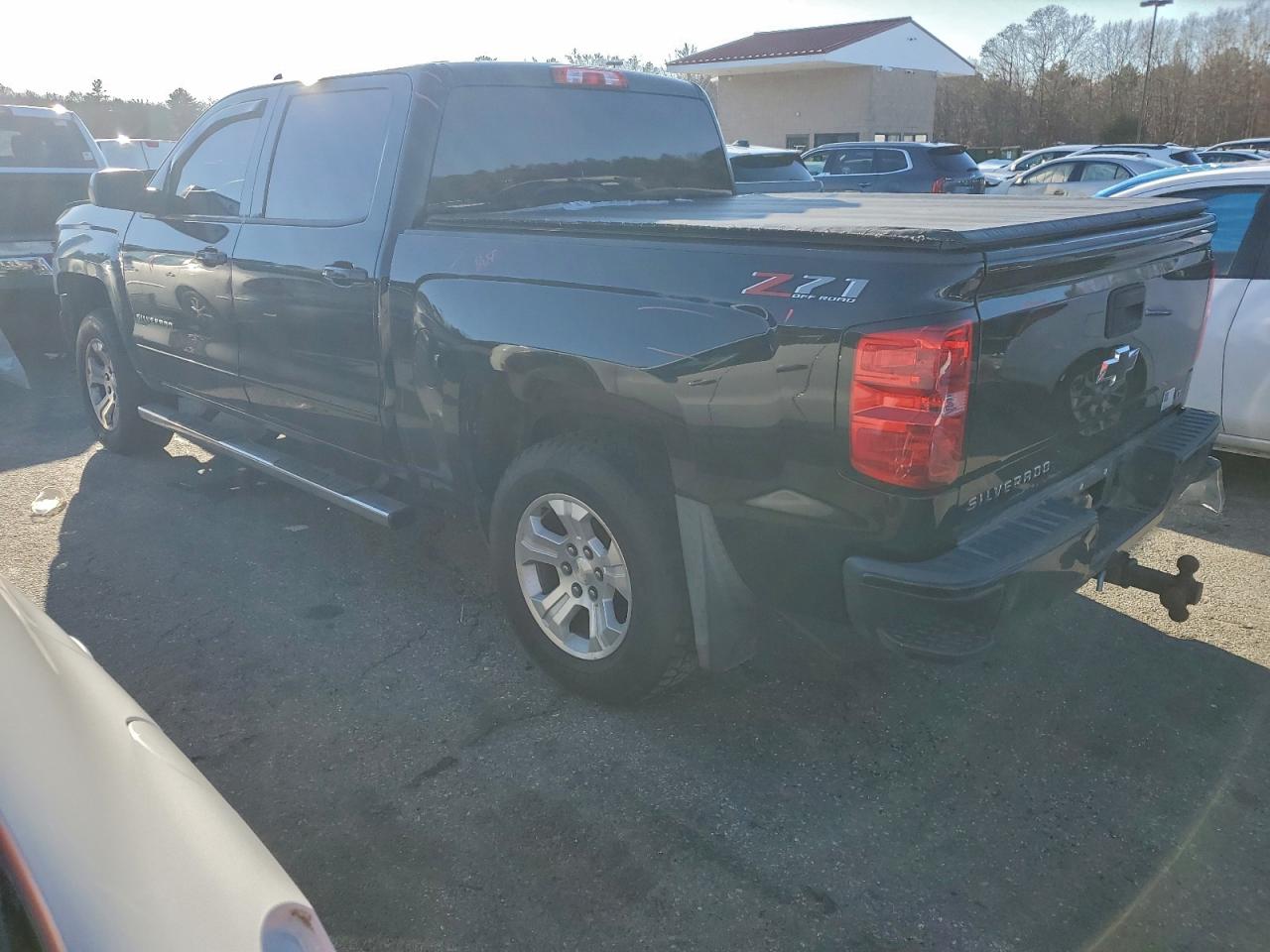 2018 CHEVROLET SILVERADO K1500 LT photo 2