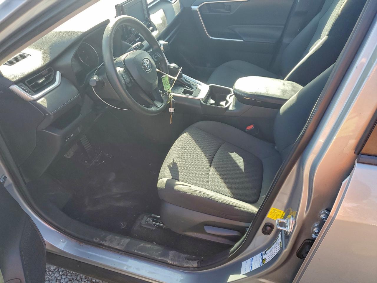 2019 TOYOTA RAV4 LE photo 7