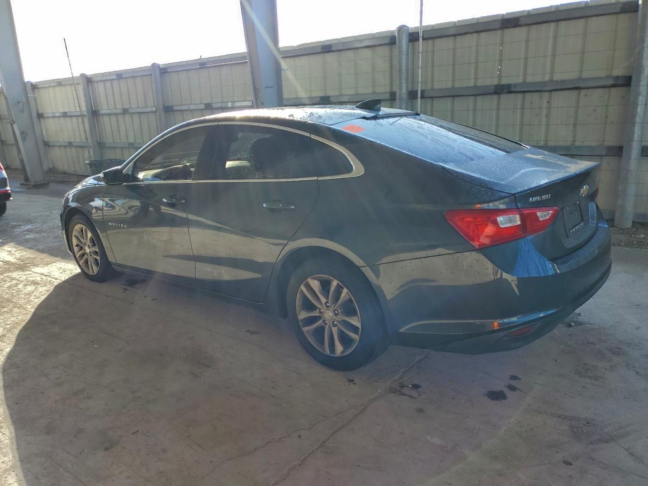 2018 CHEVROLET MALIBU LT photo 2