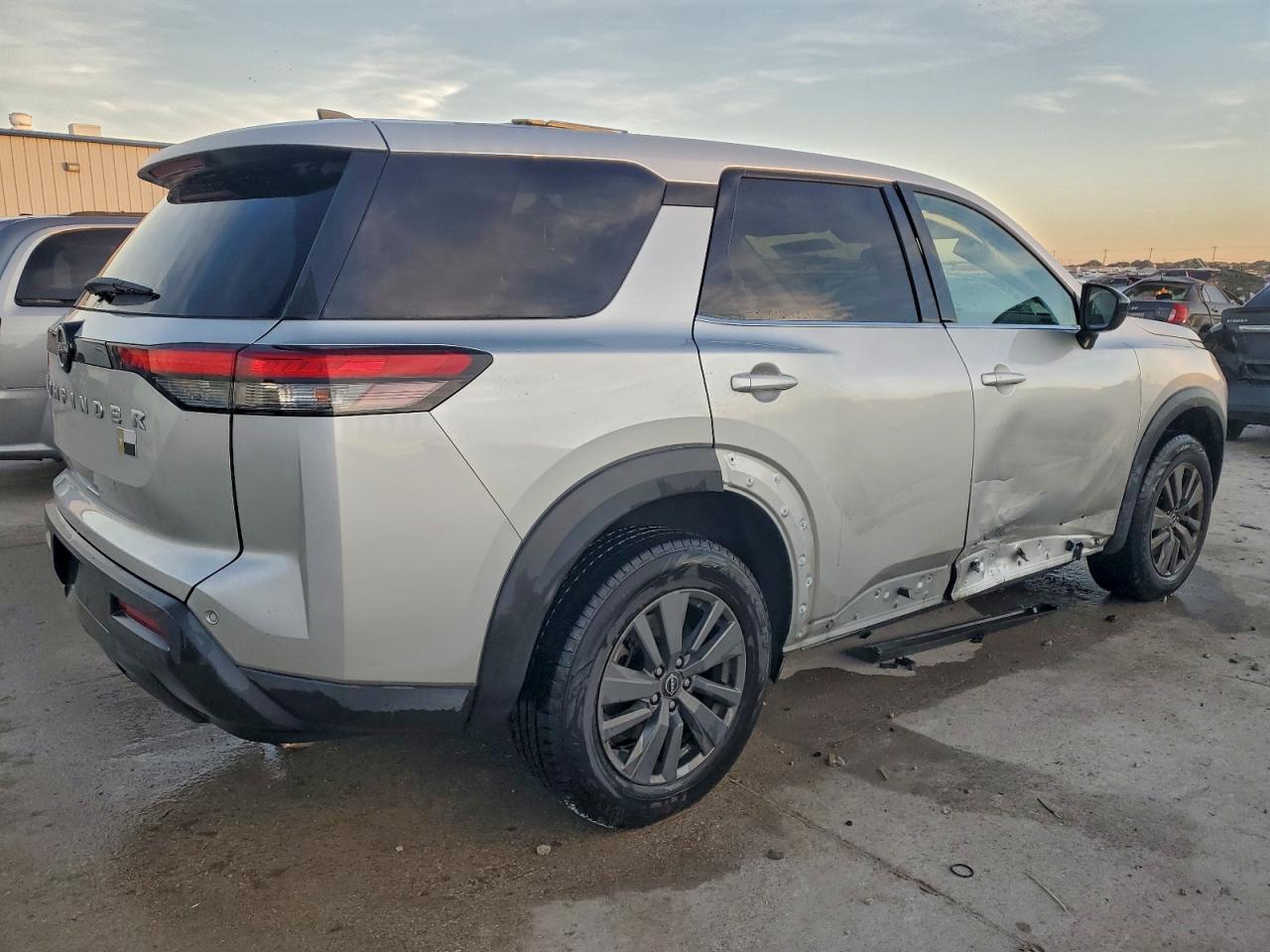 2023 NISSAN PATHFINDER S photo 3