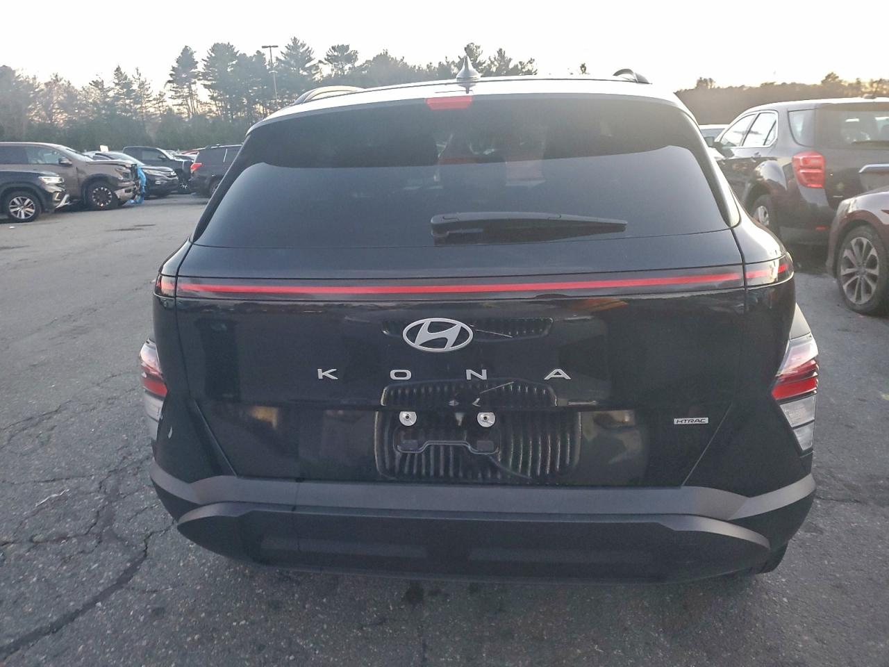 2024 HYUNDAI KONA SEL photo 6