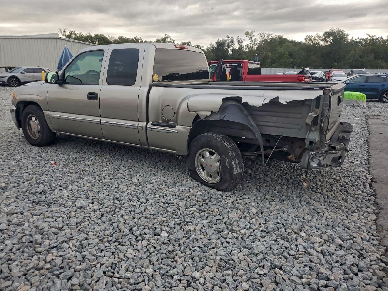 2001 GMC NEW SIERRA C1500 photo 2