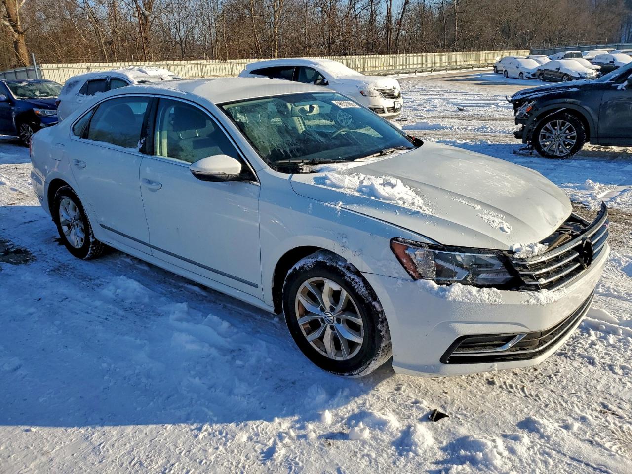 2017 VOLKSWAGEN PASSAT S photo 4