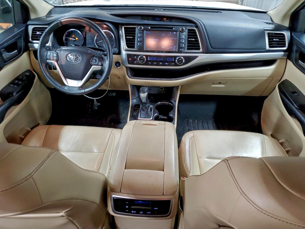 2016 TOYOTA HIGHLANDER XLE photo 8