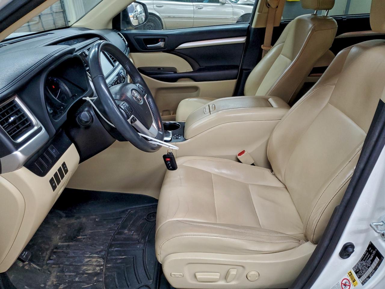 2016 TOYOTA HIGHLANDER XLE photo 7