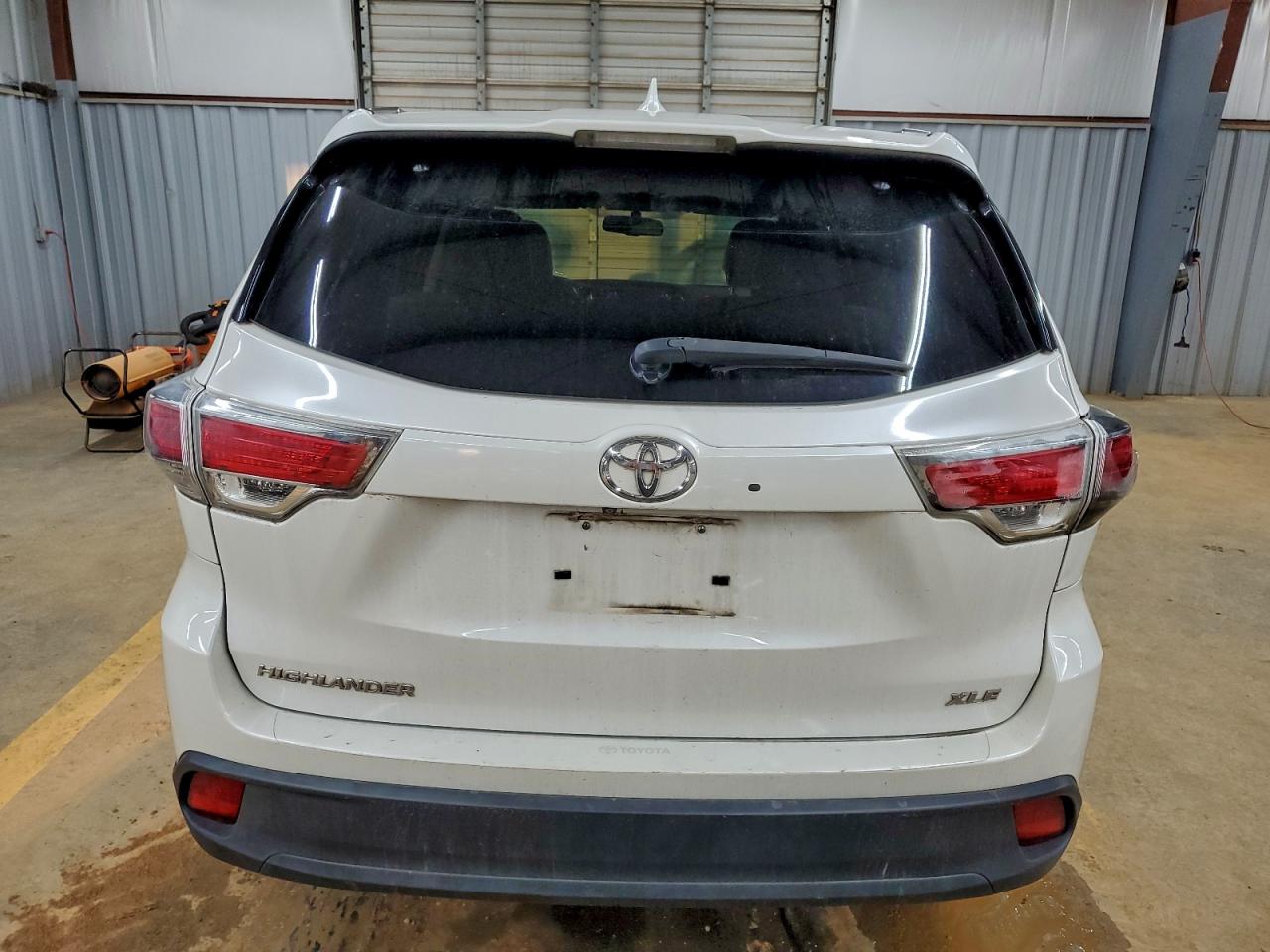 2016 TOYOTA HIGHLANDER XLE photo 6
