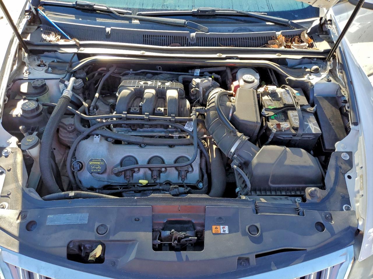 2010 LINCOLN MKS photo 21