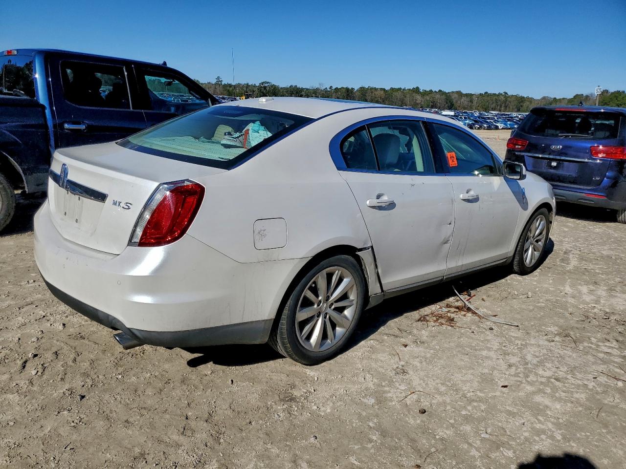 2010 LINCOLN MKS photo 5