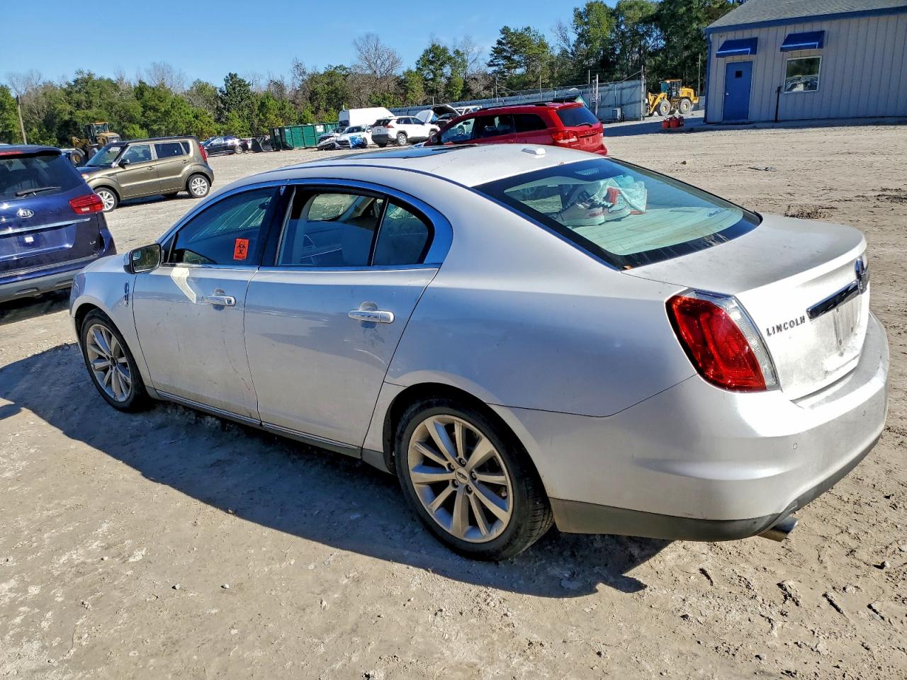 2010 LINCOLN MKS photo 3