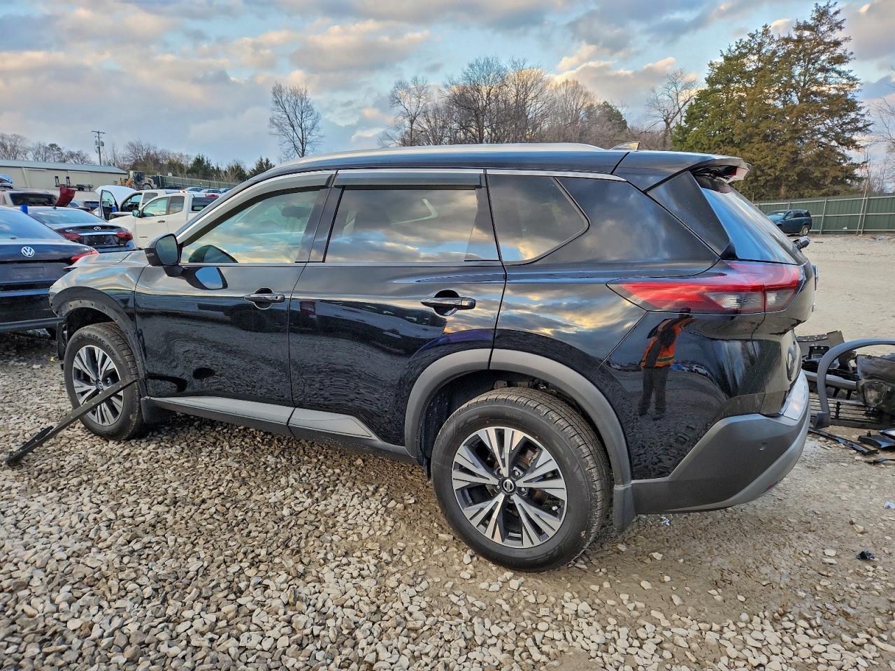 2021 NISSAN ROGUE SV photo 3