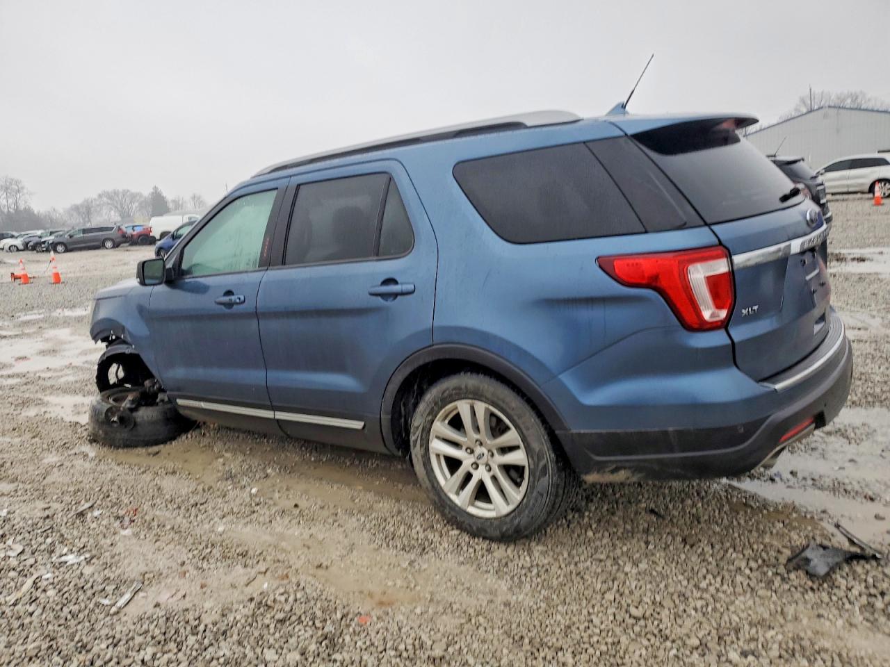 2018 FORD EXPLORER XLT photo 3