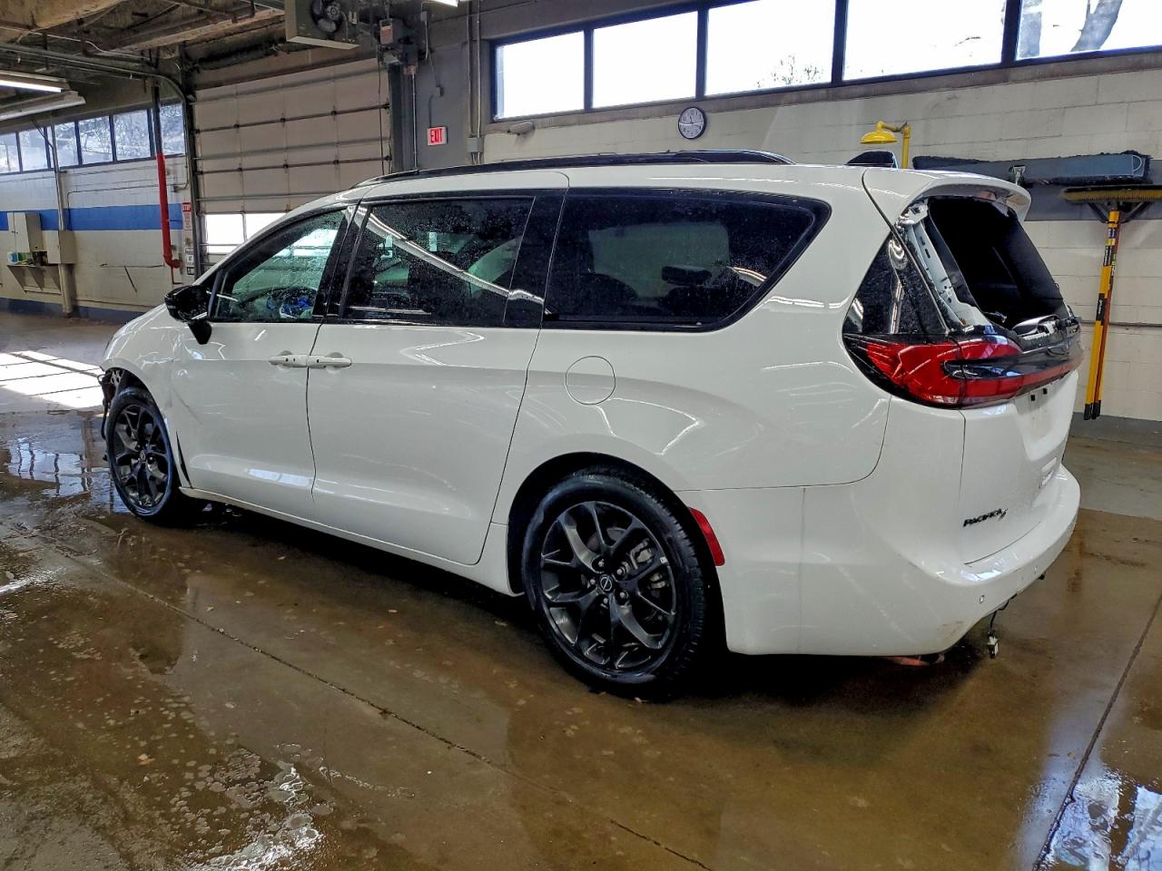 2025 CHRYSLER PACIFICA LIMITED photo 2