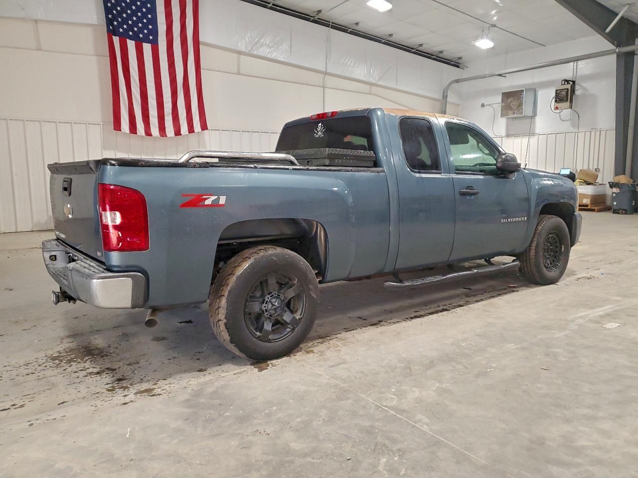 2009 CHEVROLET SILVERADO C1500 LT photo 3