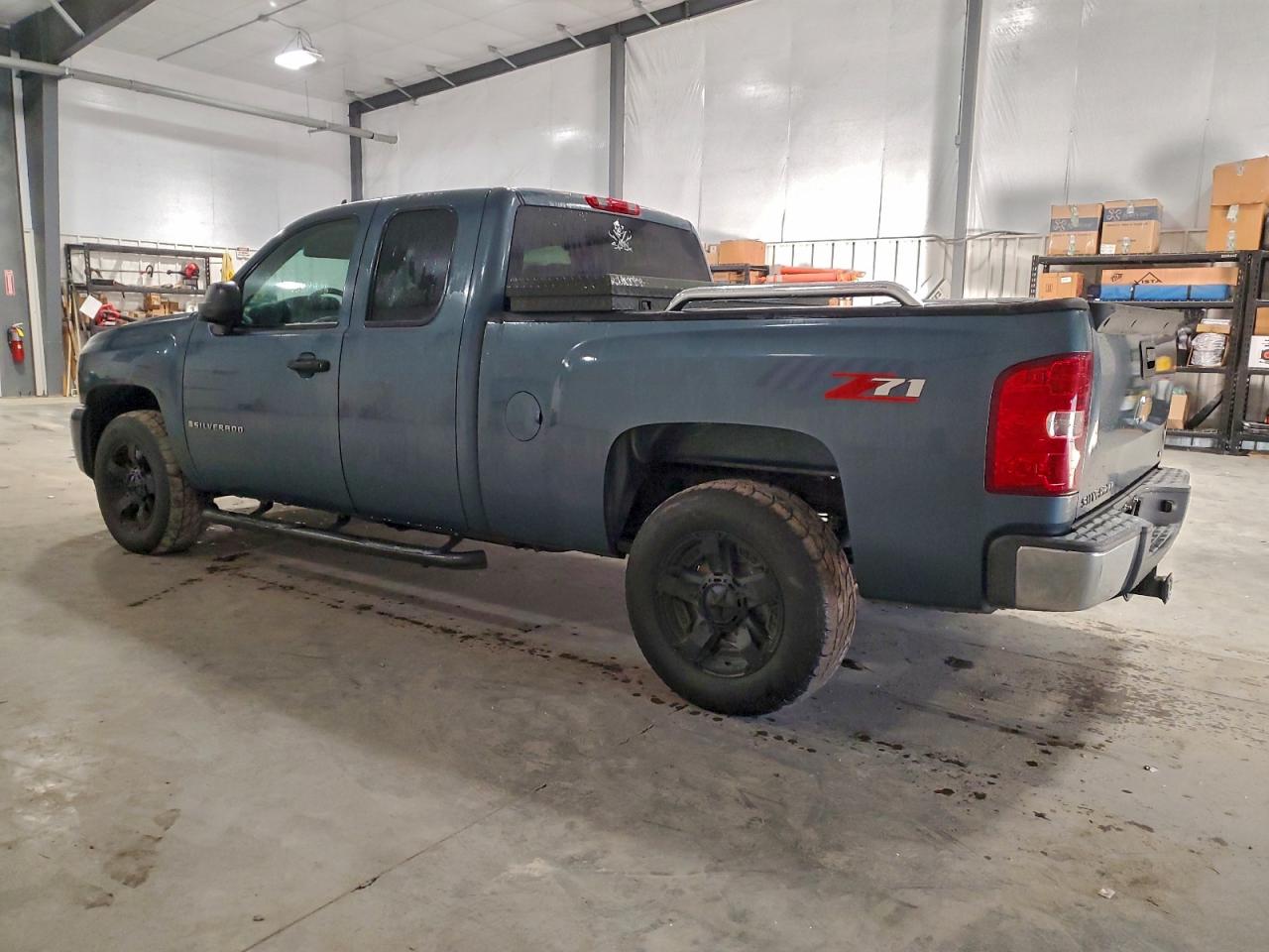 2009 CHEVROLET SILVERADO C1500 LT photo 2