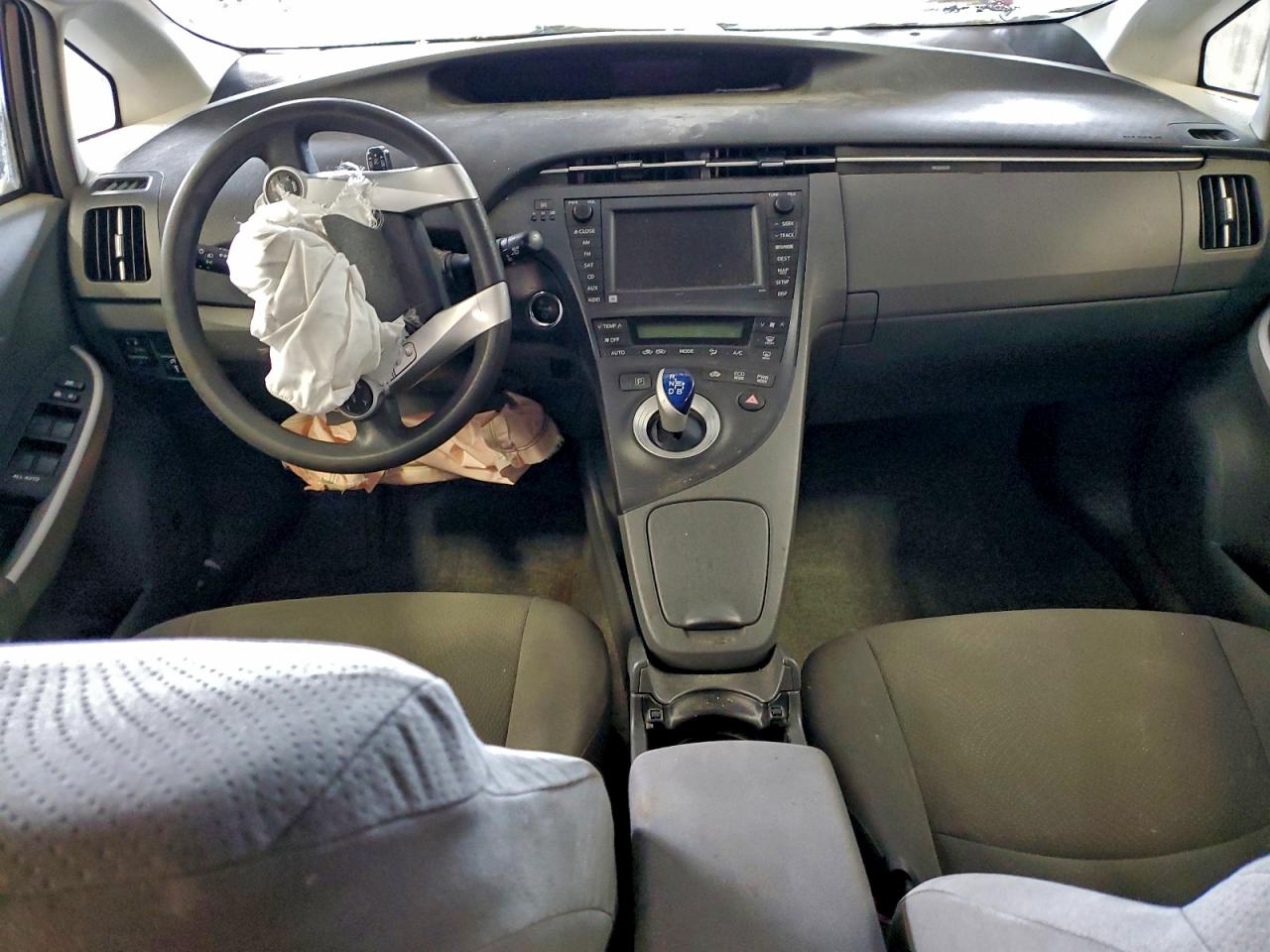 2011 TOYOTA PRIUS III photo 8