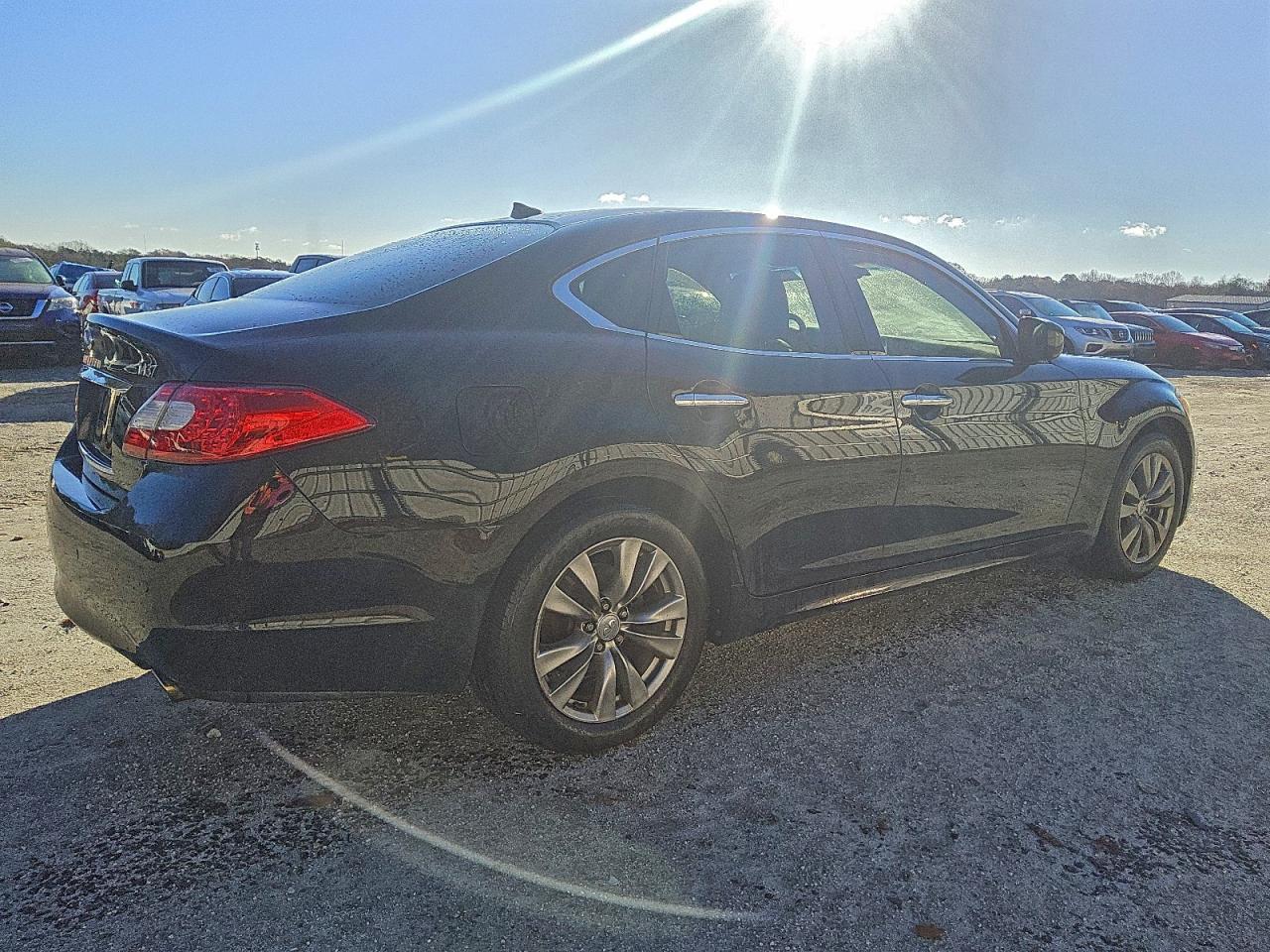 2013 INFINITI M37 photo 3