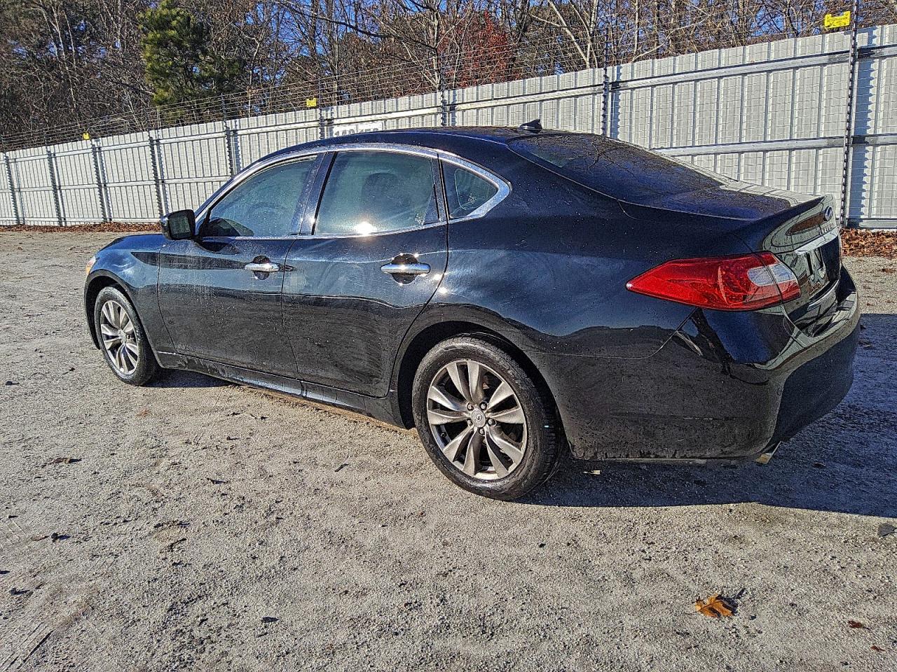 2013 INFINITI M37 photo 2