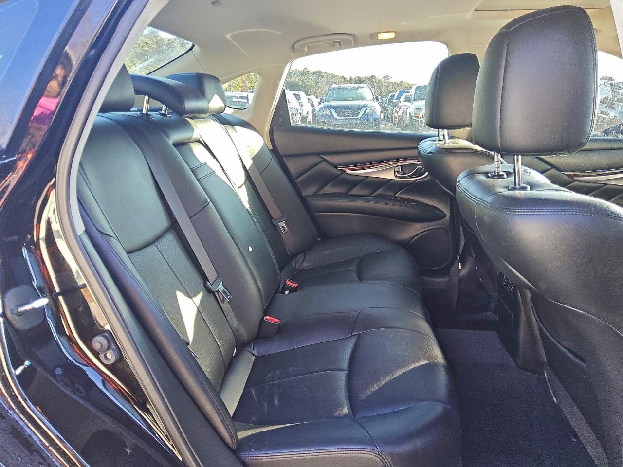 2013 INFINITI M37 photo 10