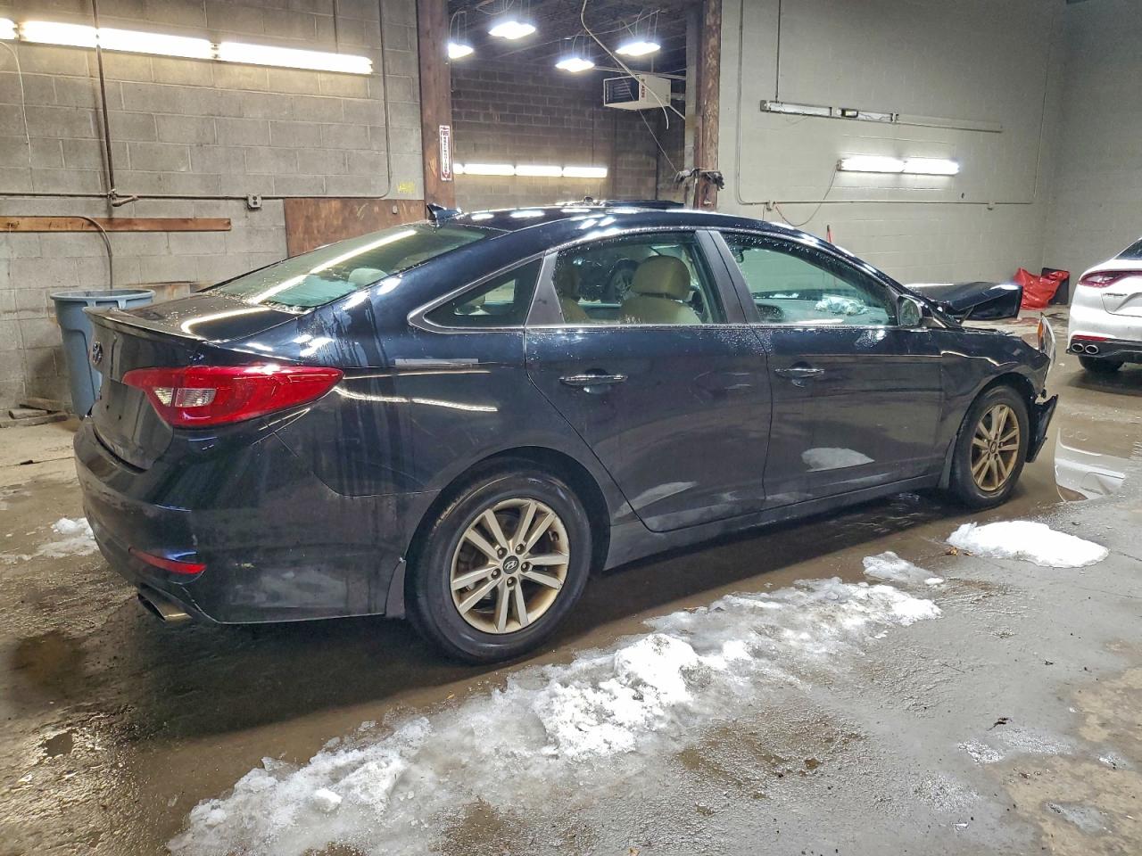 2015 HYUNDAI SONATA SE photo 3