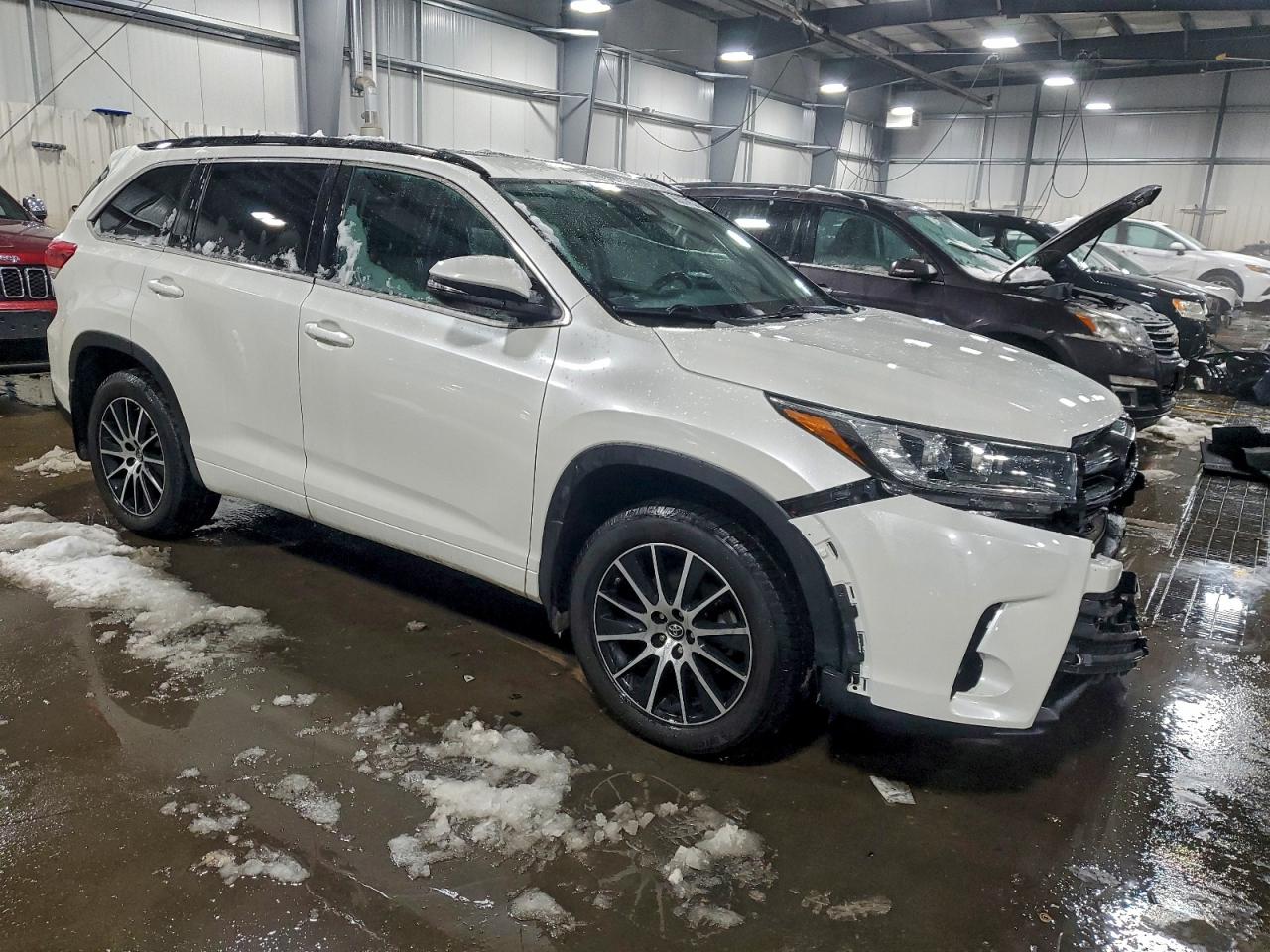 2017 TOYOTA HIGHLANDER SE photo 4