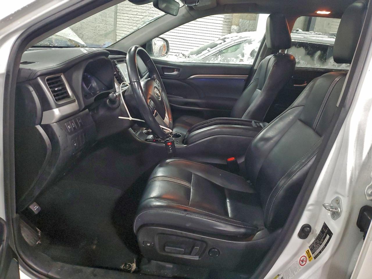 2017 TOYOTA HIGHLANDER SE photo 7