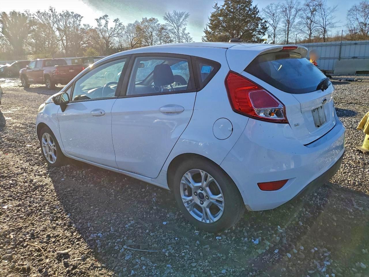 2016 FORD FIESTA SE photo 2