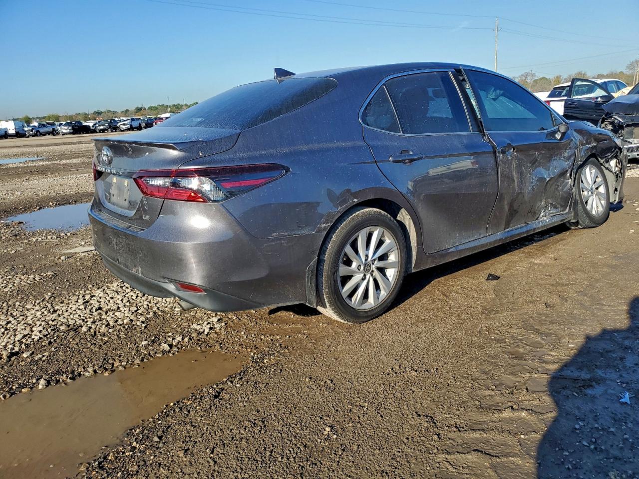 2023 TOYOTA CAMRY LE photo 3