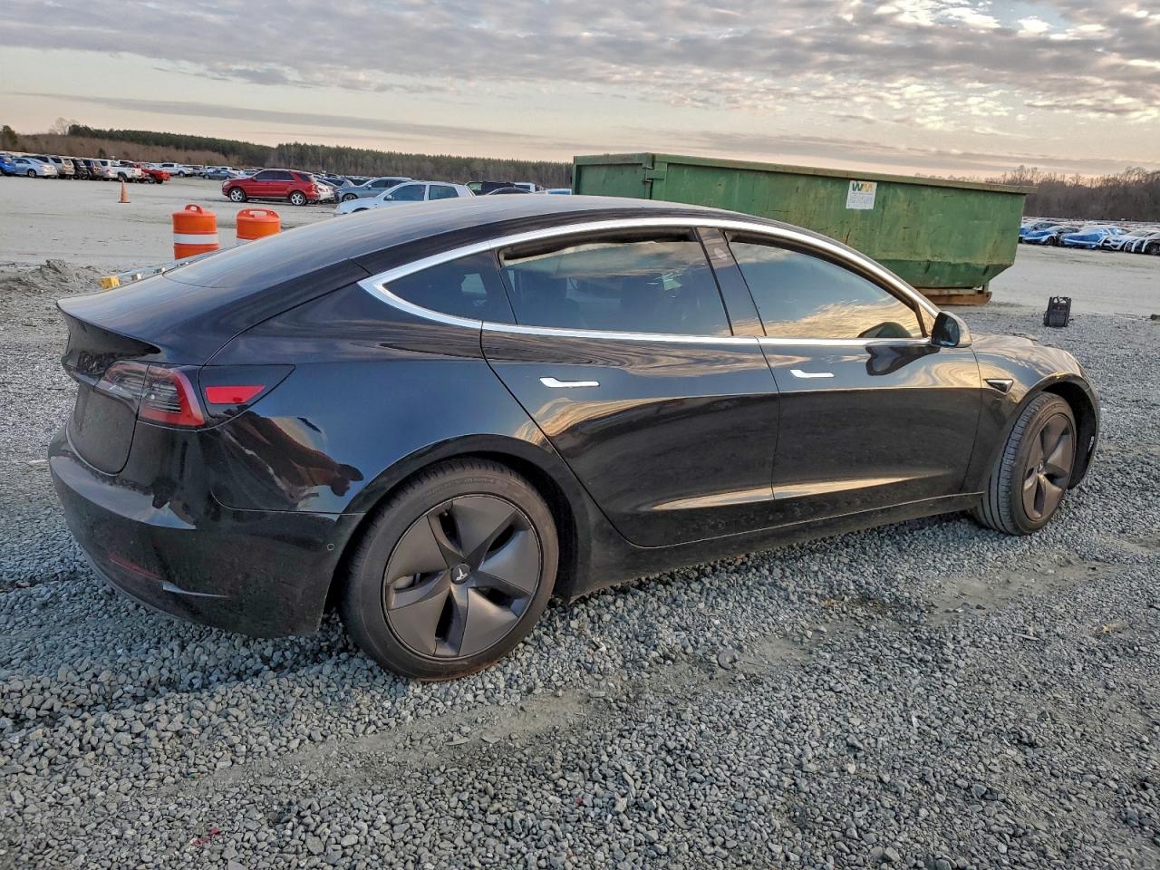 2018 TESLA MODEL 3 photo 3