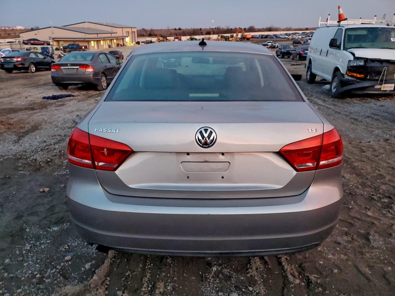 2014 VOLKSWAGEN PASSAT S photo 16