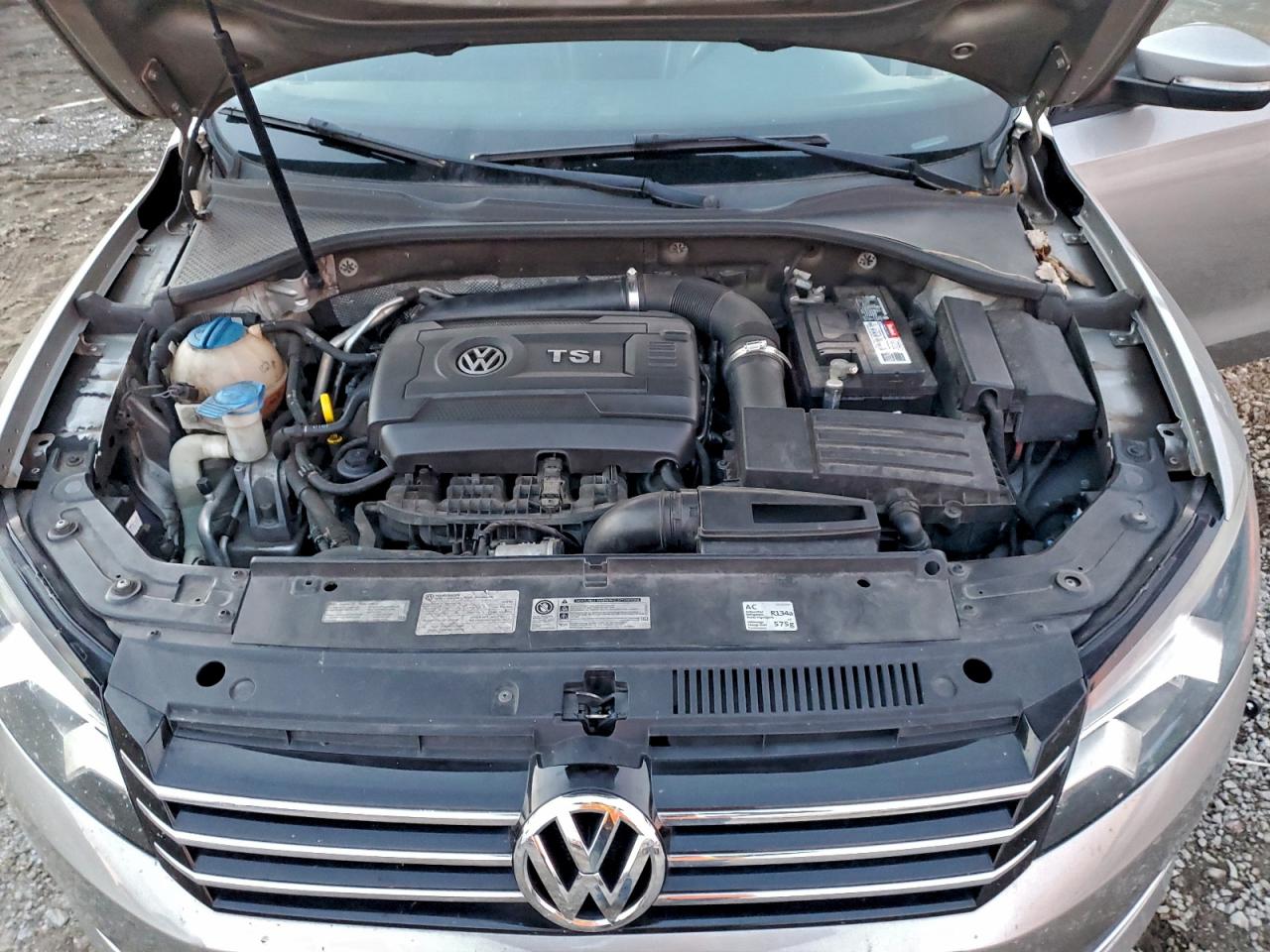 2014 VOLKSWAGEN PASSAT S photo 31