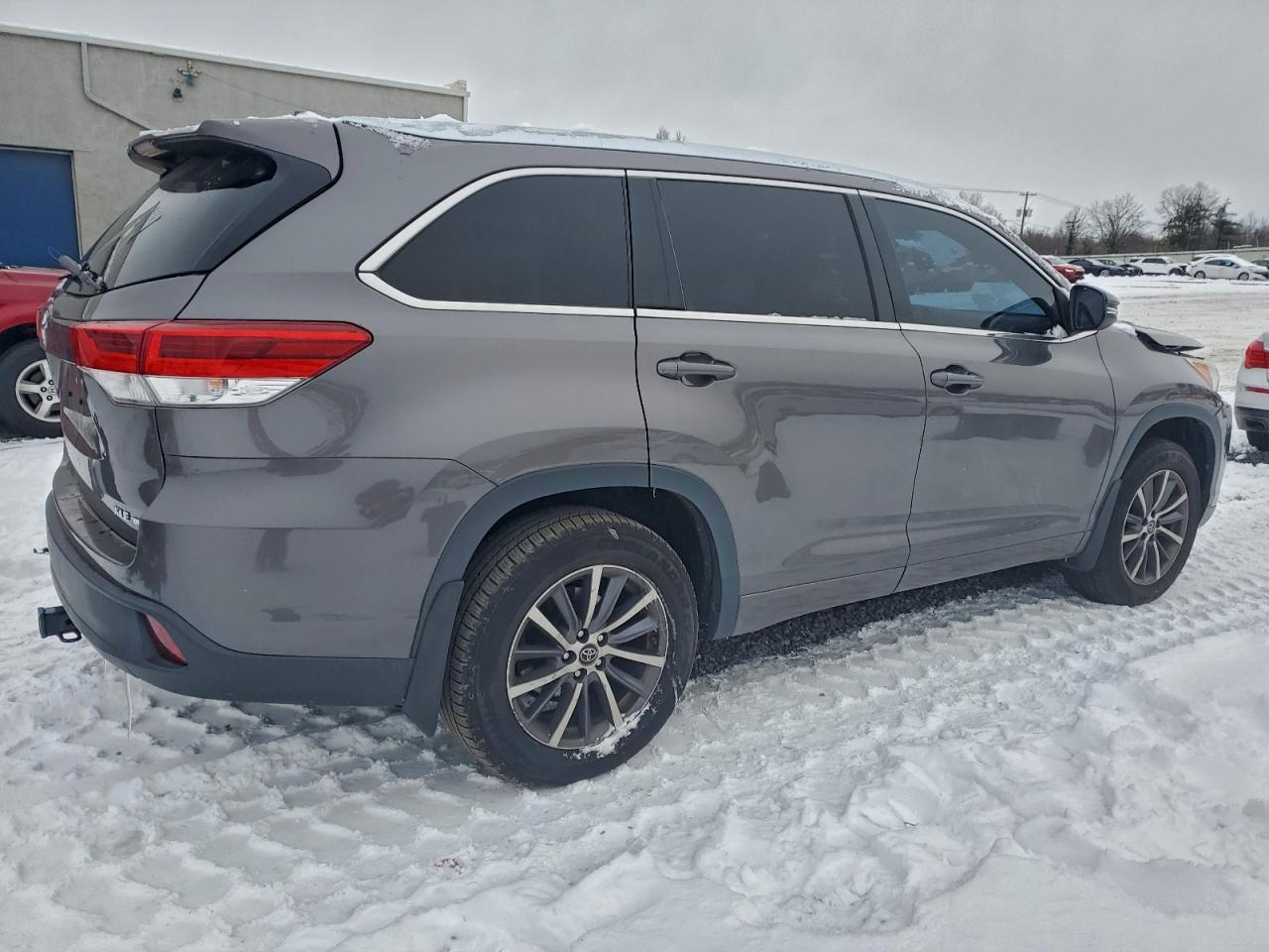 2018 TOYOTA HIGHLANDER SE photo 3