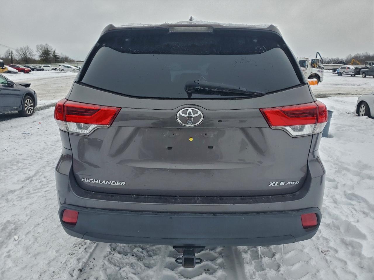 2018 TOYOTA HIGHLANDER SE photo 6
