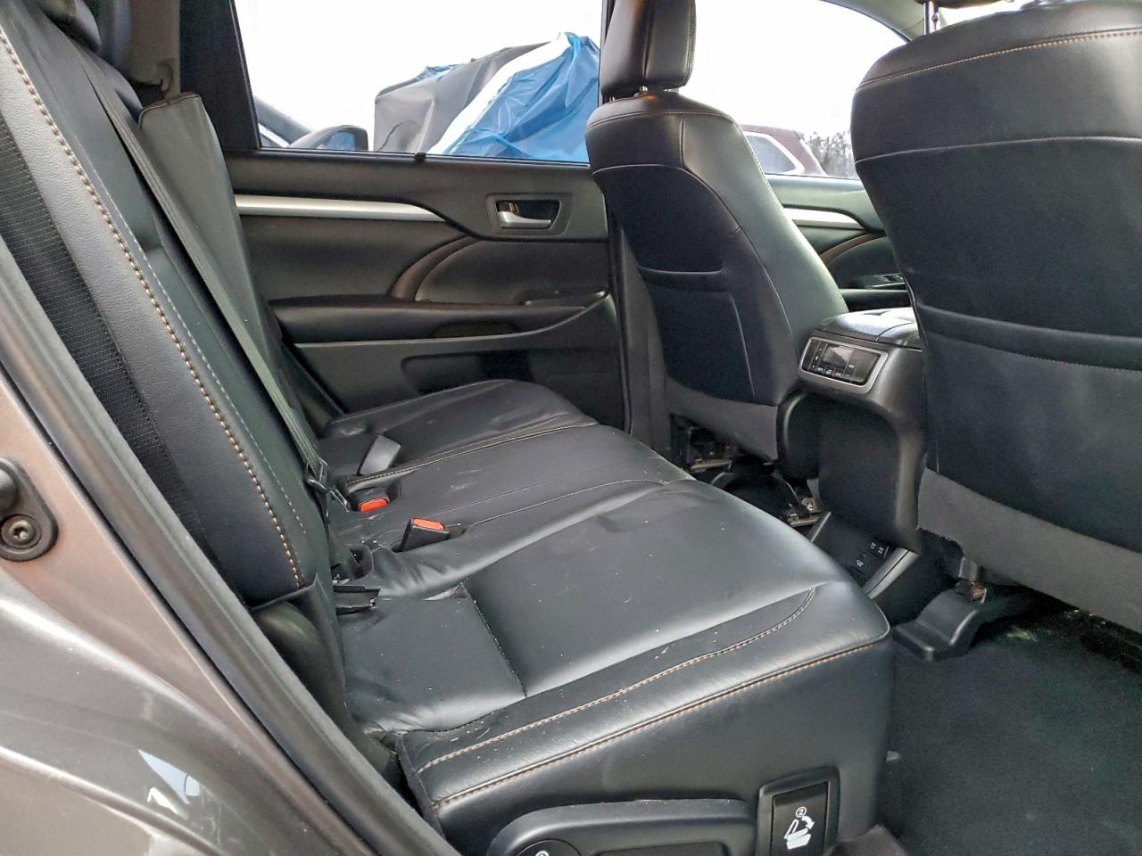2018 TOYOTA HIGHLANDER SE photo 11