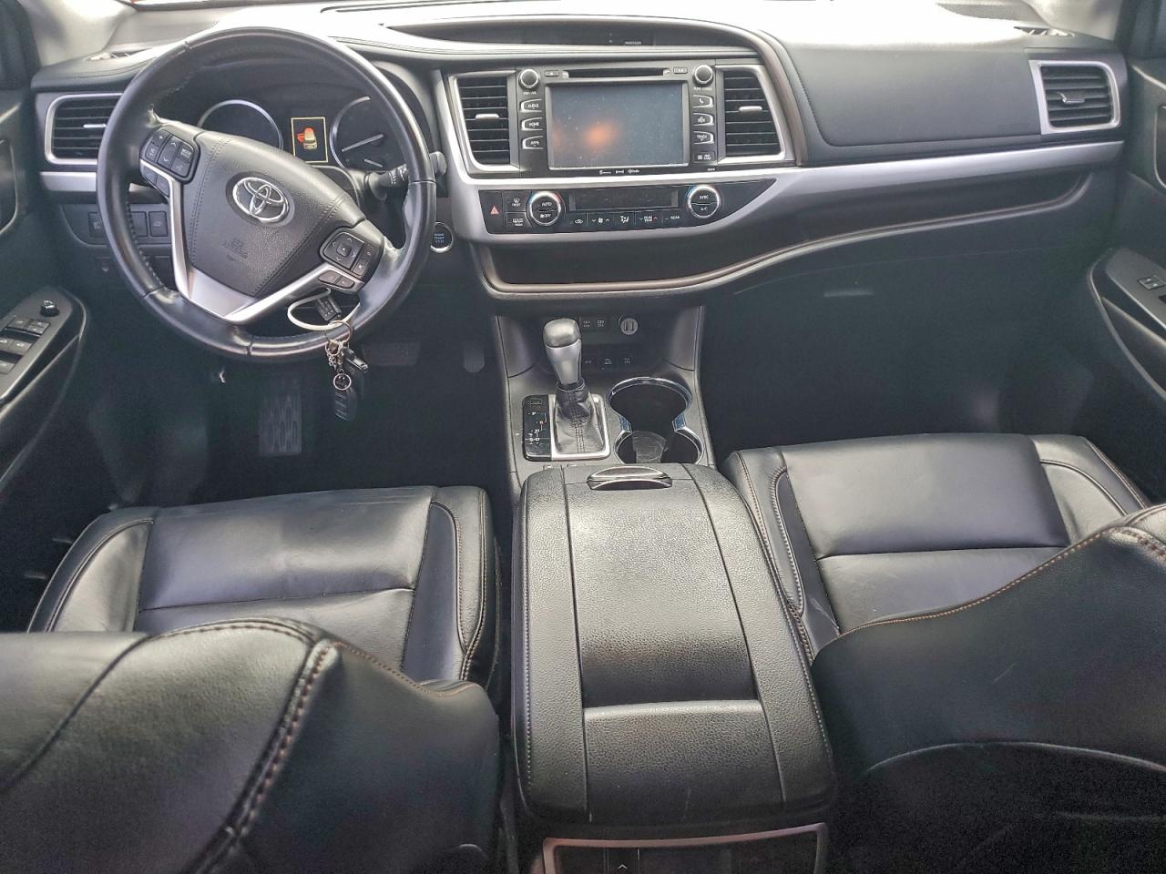 2018 TOYOTA HIGHLANDER SE photo 8