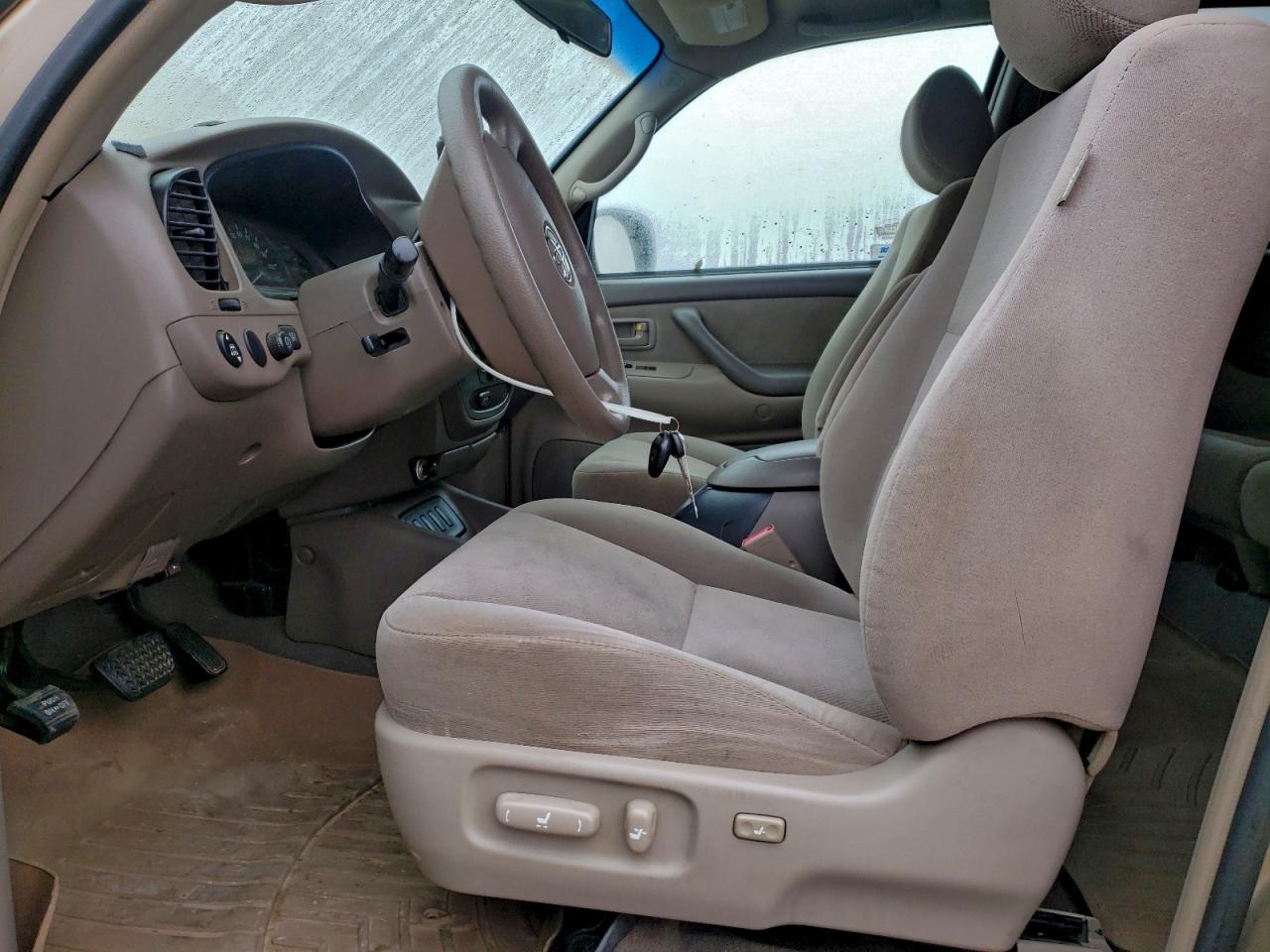 2006 TOYOTA SEQUOIA SR5 photo 7