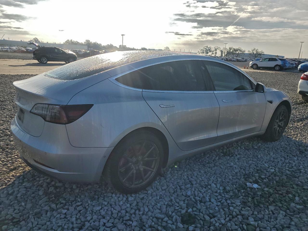 2018 TESLA MODEL 3 photo 3