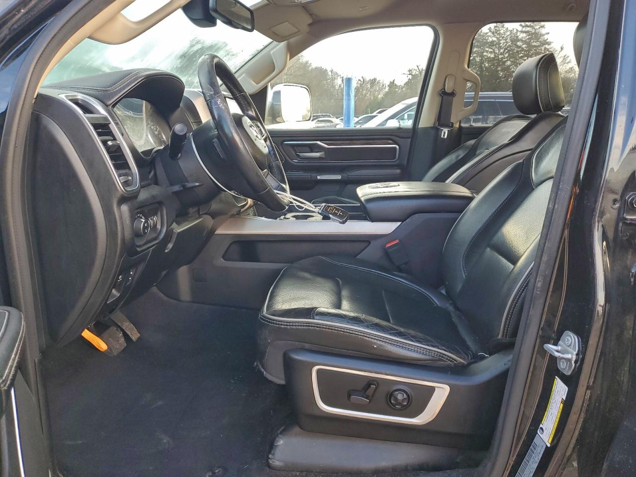 2019 RAM 1500 LARAMIE photo 7