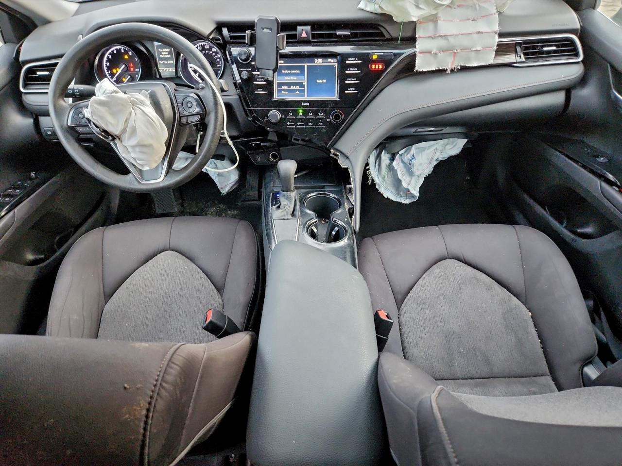 2020 TOYOTA CAMRY LE photo 8