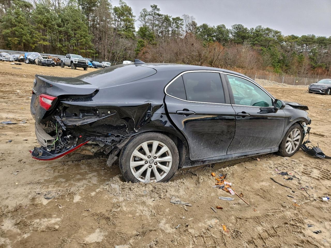 2020 TOYOTA CAMRY LE photo 3