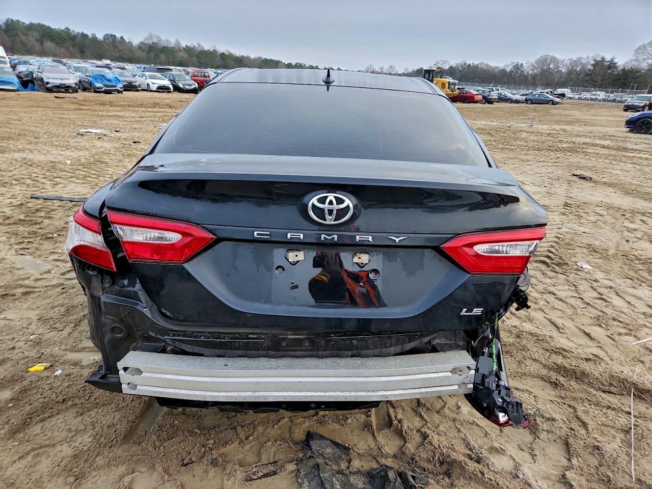 2020 TOYOTA CAMRY LE photo 6