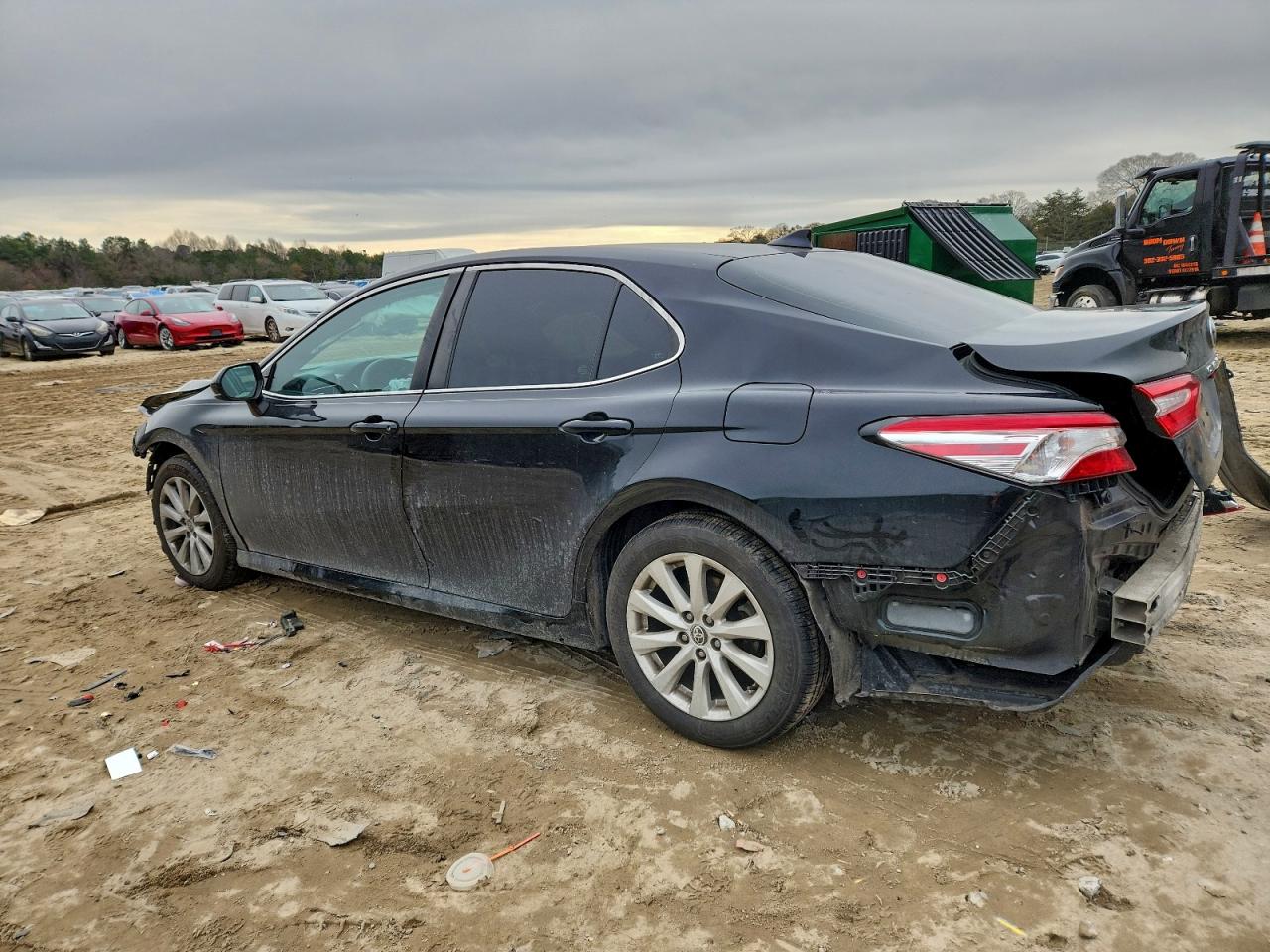 2020 TOYOTA CAMRY LE photo 2