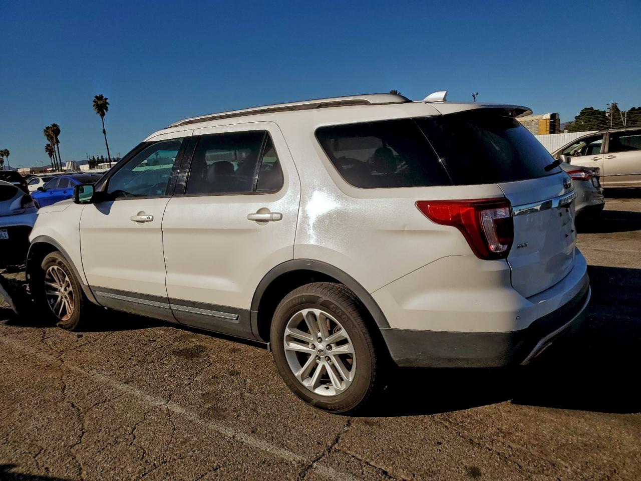 2016 FORD EXPLORER XLT photo 2
