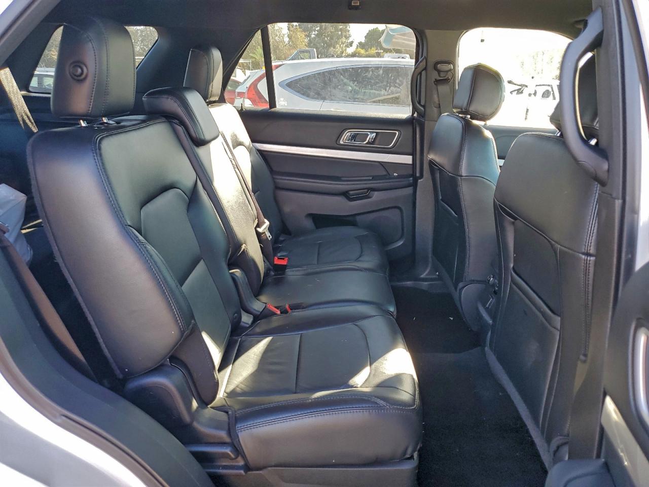 2016 FORD EXPLORER XLT photo 11