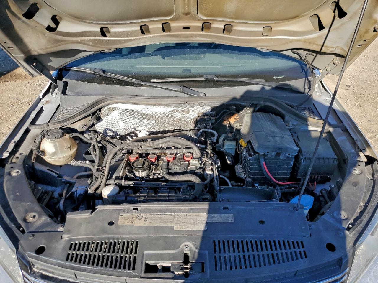 2013 VOLKSWAGEN TIGUAN S photo 23