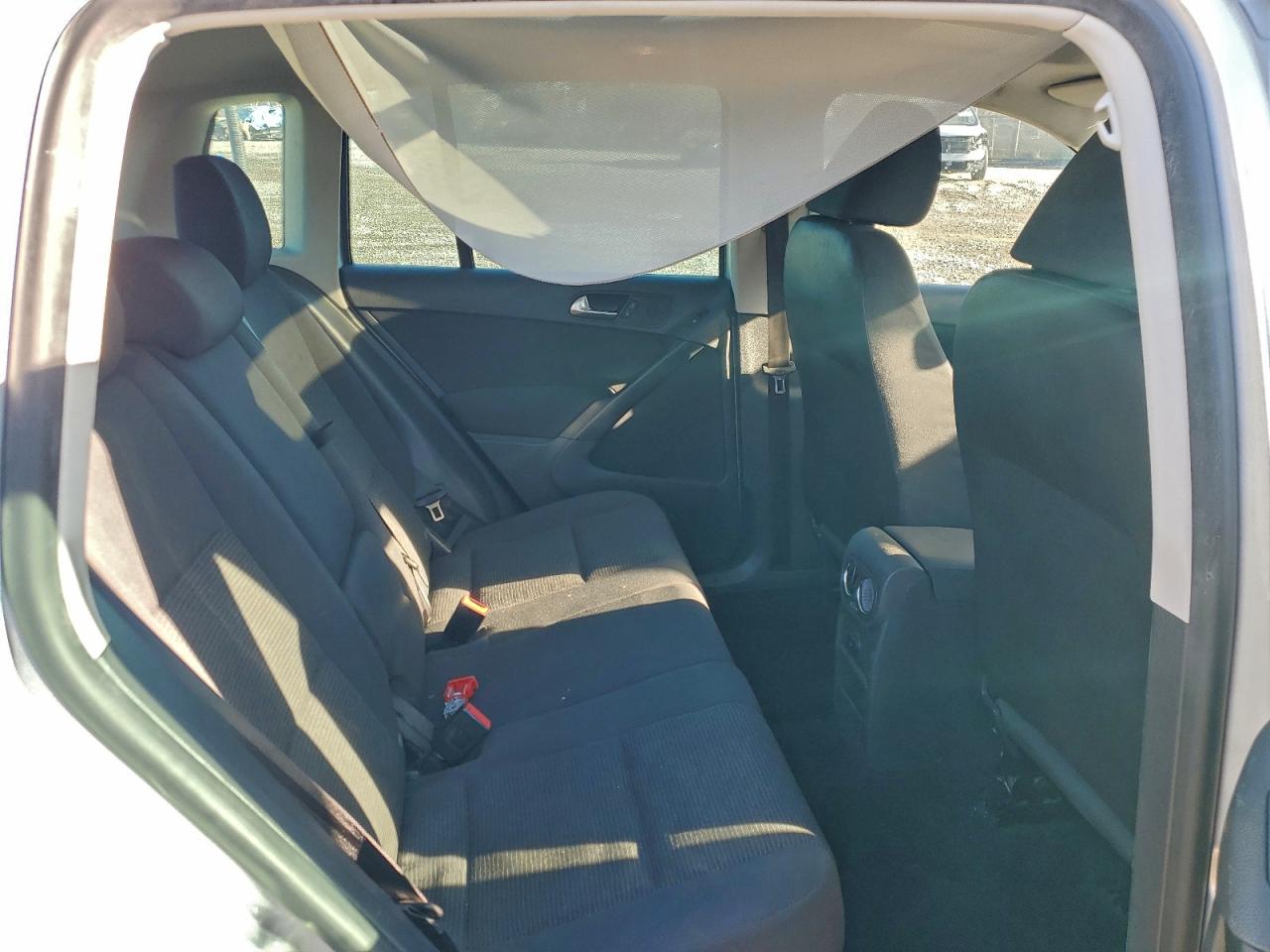 2013 VOLKSWAGEN TIGUAN S photo 21