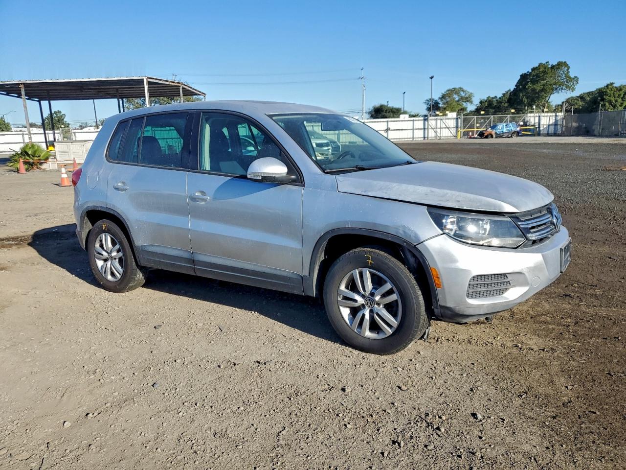 2013 VOLKSWAGEN TIGUAN S photo 7