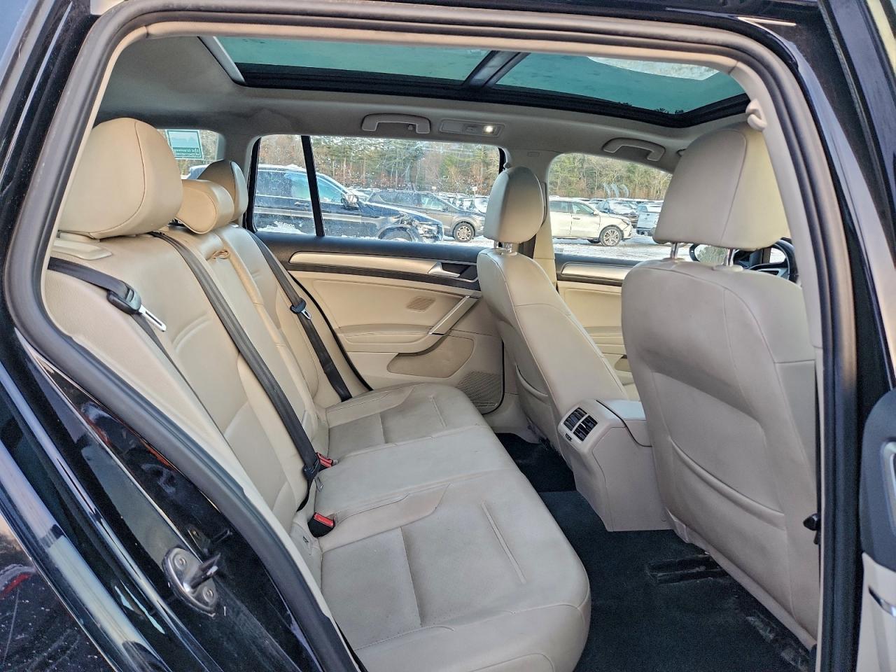 2015 VOLKSWAGEN GOLF SPORTWAGEN TDI S photo 10