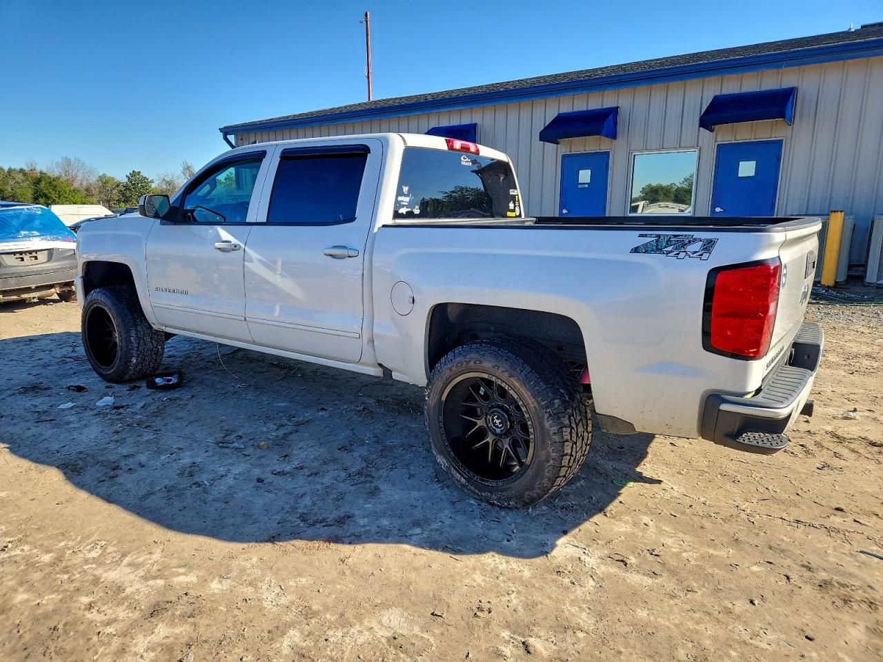 2017 CHEVROLET SILVERADO K1500 LT photo 2